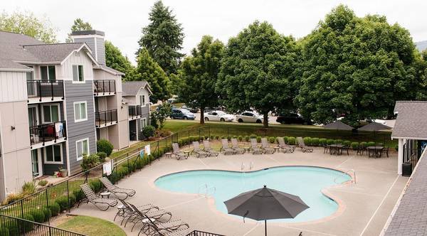 $2,112 / 2br - 922ft2 - Upgrades Throughout, Quartz Counter Tops, Dog Wash, Vaulted Ceilings63799908745475122