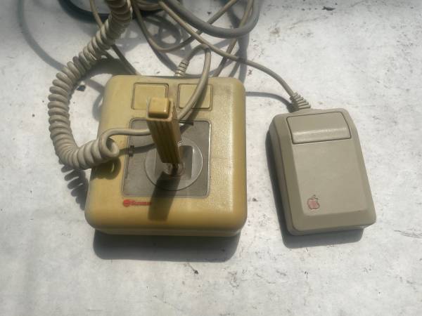 APPLE MOUSE-SUNCOM JOYSTICK--B4 1