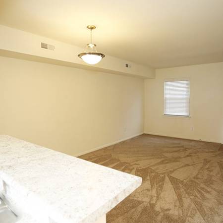 $1.699 / 1 dormitorio - 769 pies² - 1 baño/1,5 baños, Porche/Patio/Balcón, Comedor (204 Kings Arms Street, Ashland, VA)63348312590977122