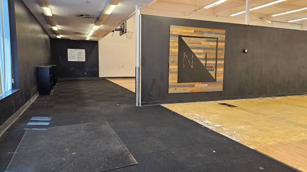 $7,875 / 10500ft2 - Eagles Plaza Space!#220157280 (Medford)64192591268353124