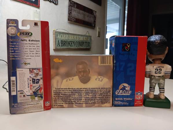 3 Emmitt Smith Bobble Heads plus card 1