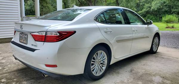 2014 LEXUS ES350 - $9,900 (Lacombe)63624888451329121