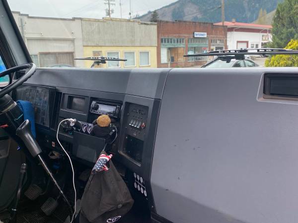 1995 International 4700 7.3 - Photo 10
