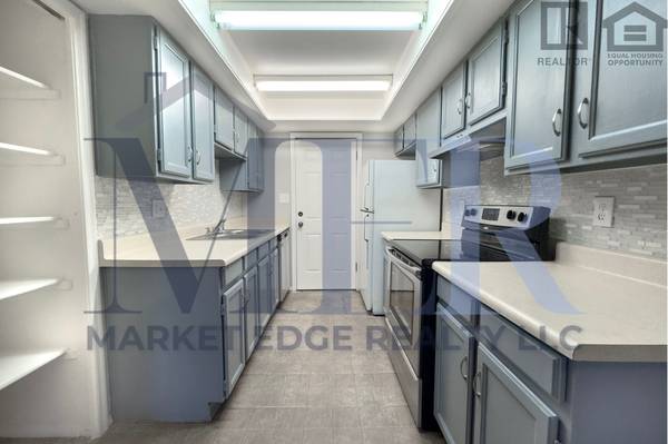 2Bed/1Bath Apt at Mesa Dr/Broadway! $199 MOVE-IN SPECIAL! 1