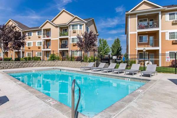 $1,550 / 2br - 1061ft2 - 2 bedroom 2 bath -Move in for Fall! One Month Free Special! (Richland - West Richland Plaza)63779939807489123