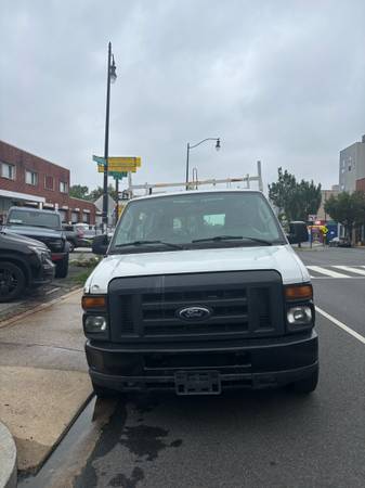 Ford E-250 Econoline - $9,000 (Beltsville)63616712797441121