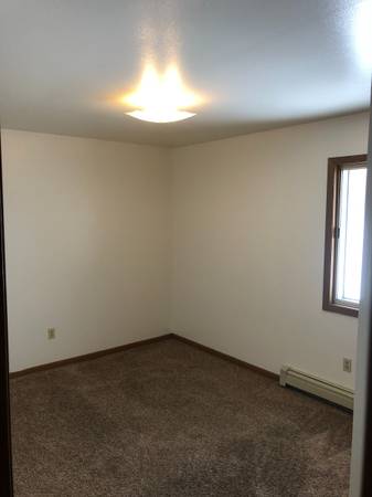 $975 / 2br - Large 2 bedroom with heat, A.C., Oshkosh (110 Cimmarron Ct.)63838113582209123