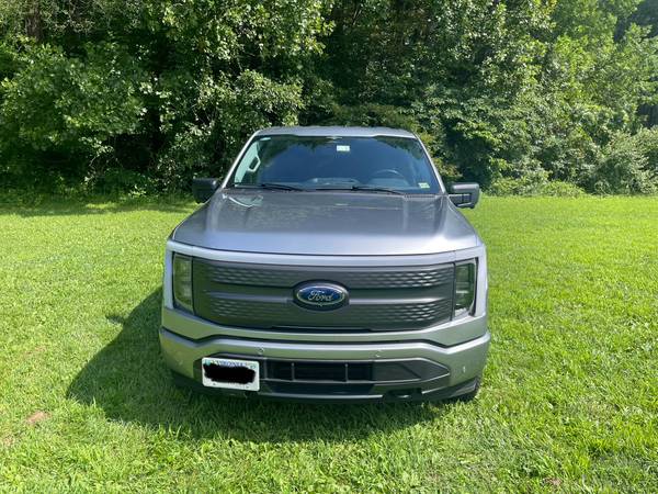 Selling my 2023 Ford F-150 Lightning XLT (Standard Range) - $45,100 (tysons)63439927964673121