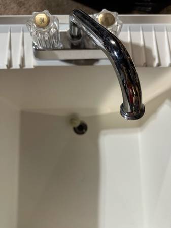 Grifo para lavabo de lavandería - $65 (Alpharetta)63441254650243122