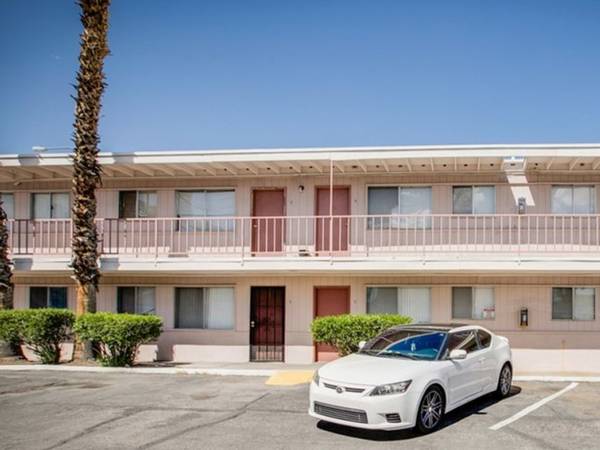 $999 / 1br - 640ft2 - Property Manager On-Site, Ceiling Fan, 1 Bed (4788 Koval Lane, Las Vegas, NV)63859501947649121
