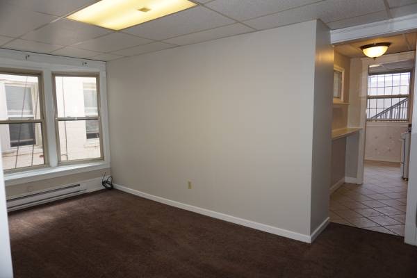 $1,350 / 2br - Closet Space Galore!!🚪👕👠 (Pittsburgh)64013532230914120