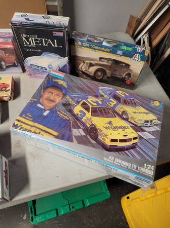 Model kits amt revell monogram pyro - $12 (LaCosta)63471474447363122