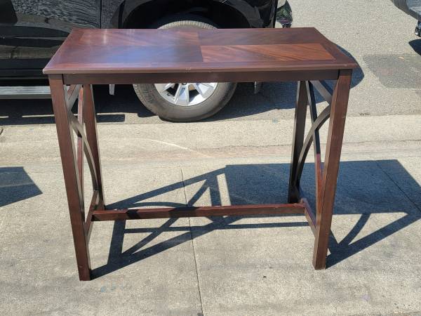 Tall pretty standing desk or pub table 1