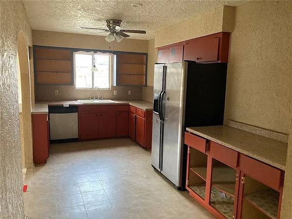 $197,000 / 1988ft2 - Investor Special 3 bed 2.5 bath Ready for Assignment64036540388098122
