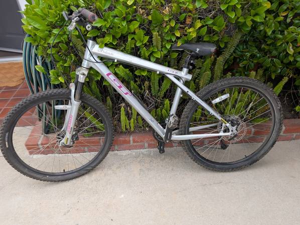 Women's Mountain Bike - GT Avalanche 2.0 1