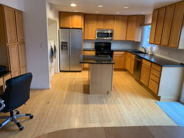 $360,000 / 3br - 1584ft2 - SPOTLESS 3+BD TOWNHOME $360,000  1584 SQFT (DENVER)64150942837762124