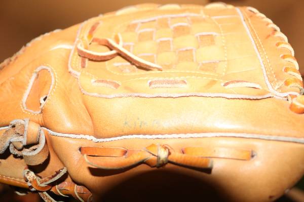 Guante Rawlings pg10 para softbol y béisbol de 12 pulgadas, mano derecha - $30 (Olympia)63435992580993121