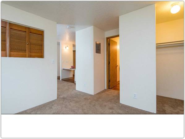 $1,100 / 424ft2 - Live in the heart of it all! Gresham's prime neighborhood awaits. (Gresham - North Central)64038879652866120