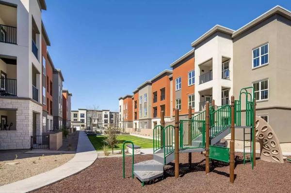$3,430 / 3br - 1362ft2 - Be at the center of it all: 3 BR, 2 BA, 1362 Sq Ft. (Gilbert - Park University Gilbert)64024999416321121