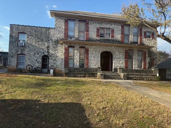 1 BEDROOM/ 1 BATH ON 1327 COLLEGE ST APT 7 1