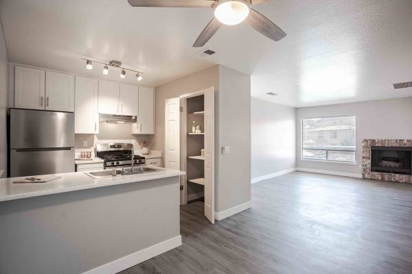 $2,040 / 2br - 840ft2 - Covered Parking, BBQ Areas, 2/BD 1.5/BA (5902 Springview Dr, Rocklin, CA)63844738926211123