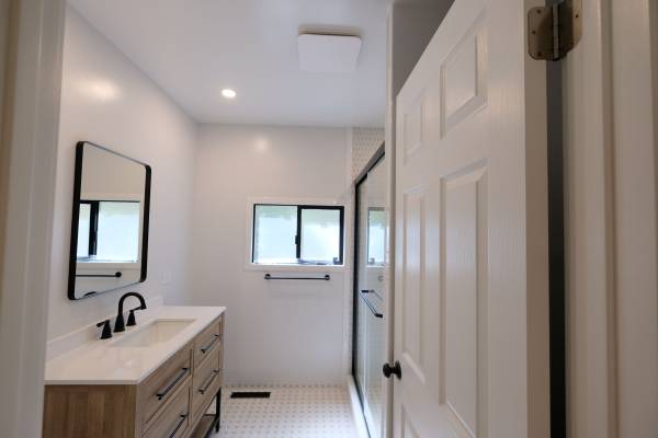 $1,600 / 2br - 1400ft2 - Renovated  Home Overlooking Canyon (Dunsmuir)63678201374979122