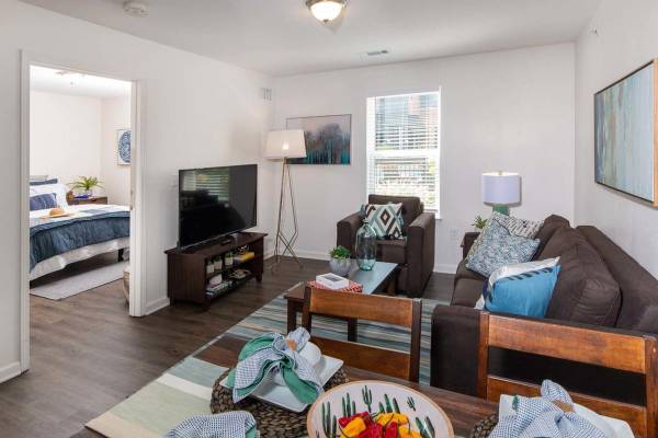 $765 / 2br - 931ft2 - Fire Pit, Walk to Kroger, Planet Fitness & more!, High Speed Internet (Louisville, KY)64008826036097124