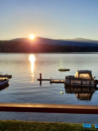 $3,650 / 4br - 3000ft2 - 4 Bed 3 Bath 3000+ sq ft Lake Whatcom Waterfront Home (Geneva)63920956953091122