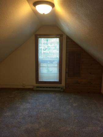 $430 / 3br - UWEC Neighborhood 1217 1/2 Second Avenue (Eau Claire, WI)63845960887171121