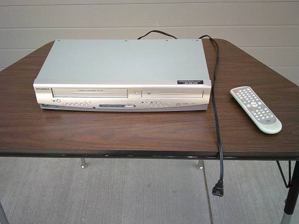 Sylvania VHS / DVD player 1