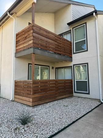 $1,225 / 2br - 1012ft2 - Abundant space in your new 2 bed 2 bath, along with washer and dryer (Dallas)63796477205377122