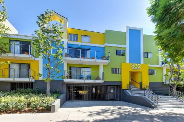 $3,650 / 2br - 950ft2 - Free Garage Parking, Granite or Quartz Countertops, High Ceilings* (West Hollywood)63840115275395120