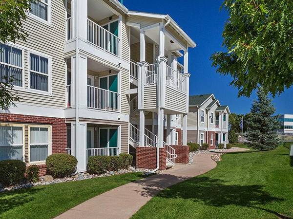 $1,195 / 1hab - 732ft2 - Piscina al aire libre, área de barbacoa y picnic, área de juegos (Colorado Springs)63658145578113124