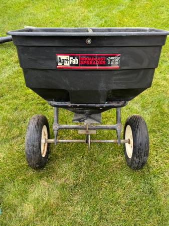 AgriFab 175 Broadcast spreader for sale. 1