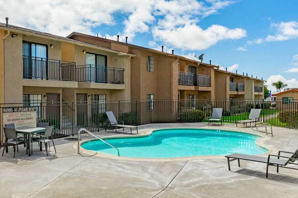 CHARMING SPACIOUS STUDIO  *ASSIGNED PARKING* POOL & GRILLS*! 1