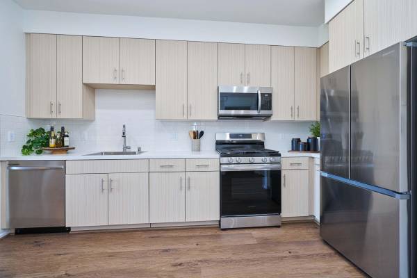$3,319 / 2br - 1112ft2 - Acceso Fácil a Autopistas, Casa Club, Balcón o Patio63800254007297120