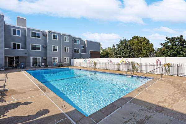 $99,000 / 400ft2 - Marcy Holmes Studio with Parking and Great Amenities! (Minneapolis (Marcy Holmes))63868704639619121