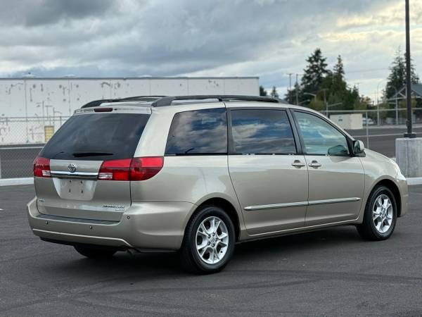 2005 Toyota Sienna XLE - $7,500 (Lakewood)63442156365185124