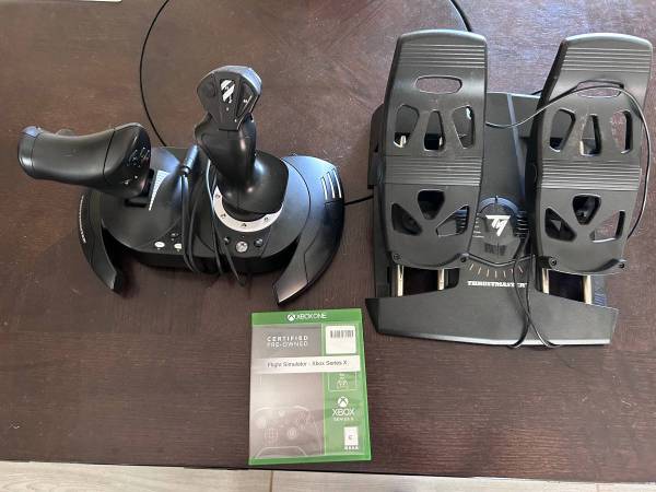Xbox Thrust Master Hotas One with pedals 1