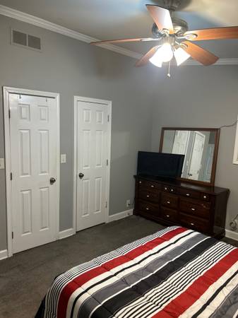 $250 / 1br - Looking for Clean, Mature, and Responsible FEMALE Guest! (Decatur)63964124544131123