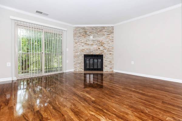 $2,401 / 2br - 1150ft2 - 2 dormitorios, puertas de armario con espejo, encimeras de cuarzo (9705 Clocktower Ln, Columbia, MD)63694609955715122
