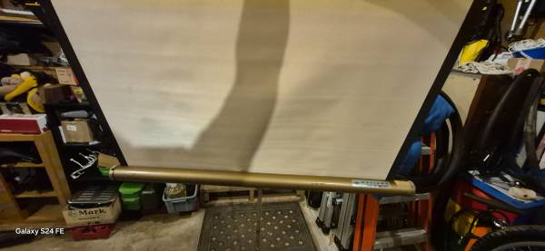 Pantalla de trípode de proyección de meteoros Radiant Deluxe - $30 (East Bridgewater)63438880935683122