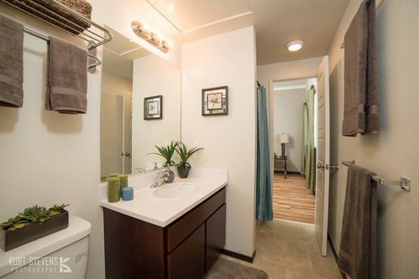 $1,750 / 1br - 490ft2 - Plank Flooring, Lounge, Reserved Off-Street Parking (addl charge) (Kapolei)63686673309825124