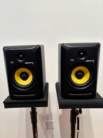 KRK Rokit 6 Gen 3 Powered Monitors and Stands 1