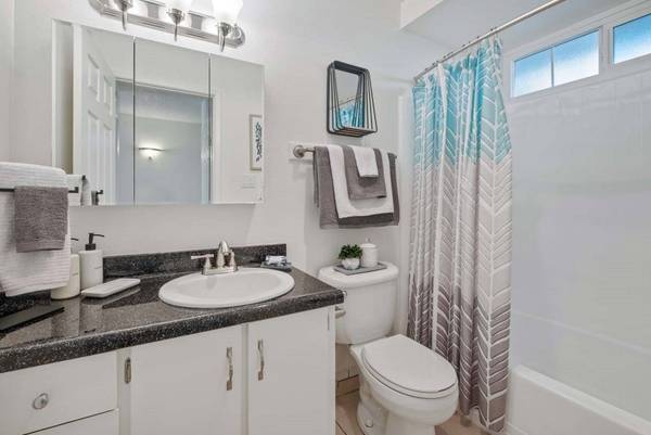 $500 / 1br - ¡Hermosa habitación en alquiler con baño privado!63663836563713122