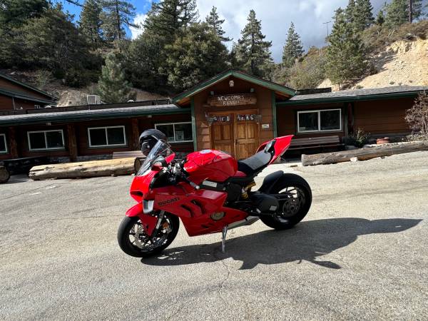 DUCATI PANIGALE V4 1