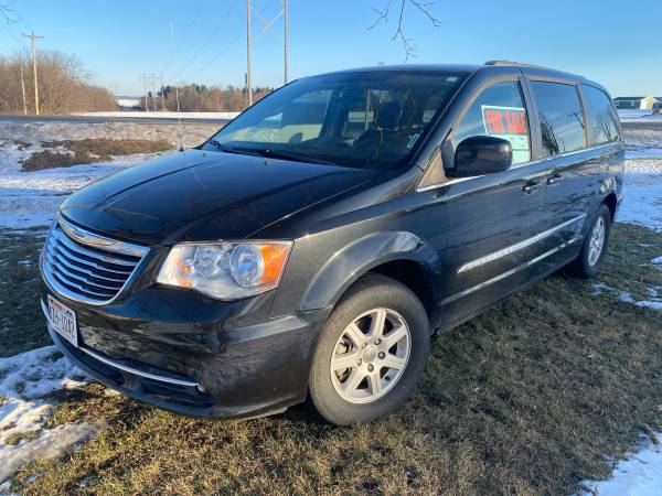 2012 Chrysler town and county 1
