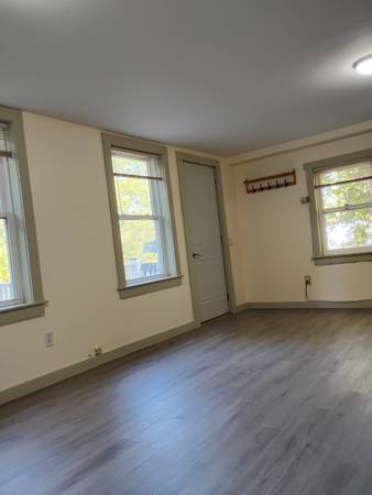 $1,650 / 1br - 800ft2 - Acogedora y pequeña en aldea encantadora (Saxtons River)63976980247938121