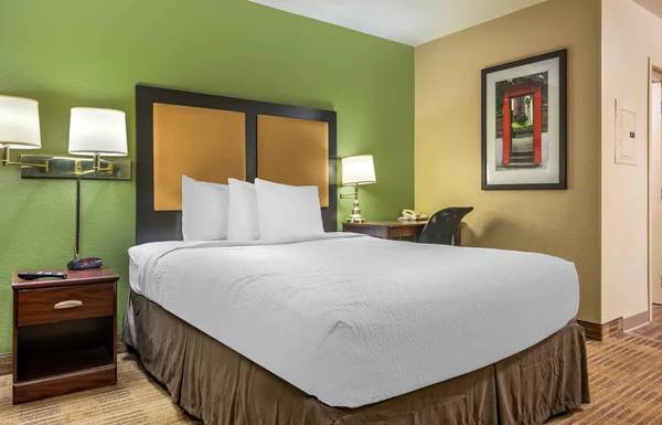 $1,899 / 1br - Your New Apartment Alternative Awaits - 1st Month Manager's Special! (520 North Bell Avenue, Carnegie, PA)64013205980034121