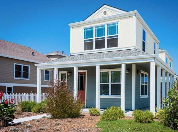 $3,595 / 3br - ¡RECIENTEMENTE DISPONIBLE!- Portal en línea para residentes y pagos, Porche envolvente* (Petaluma)63813588189187121